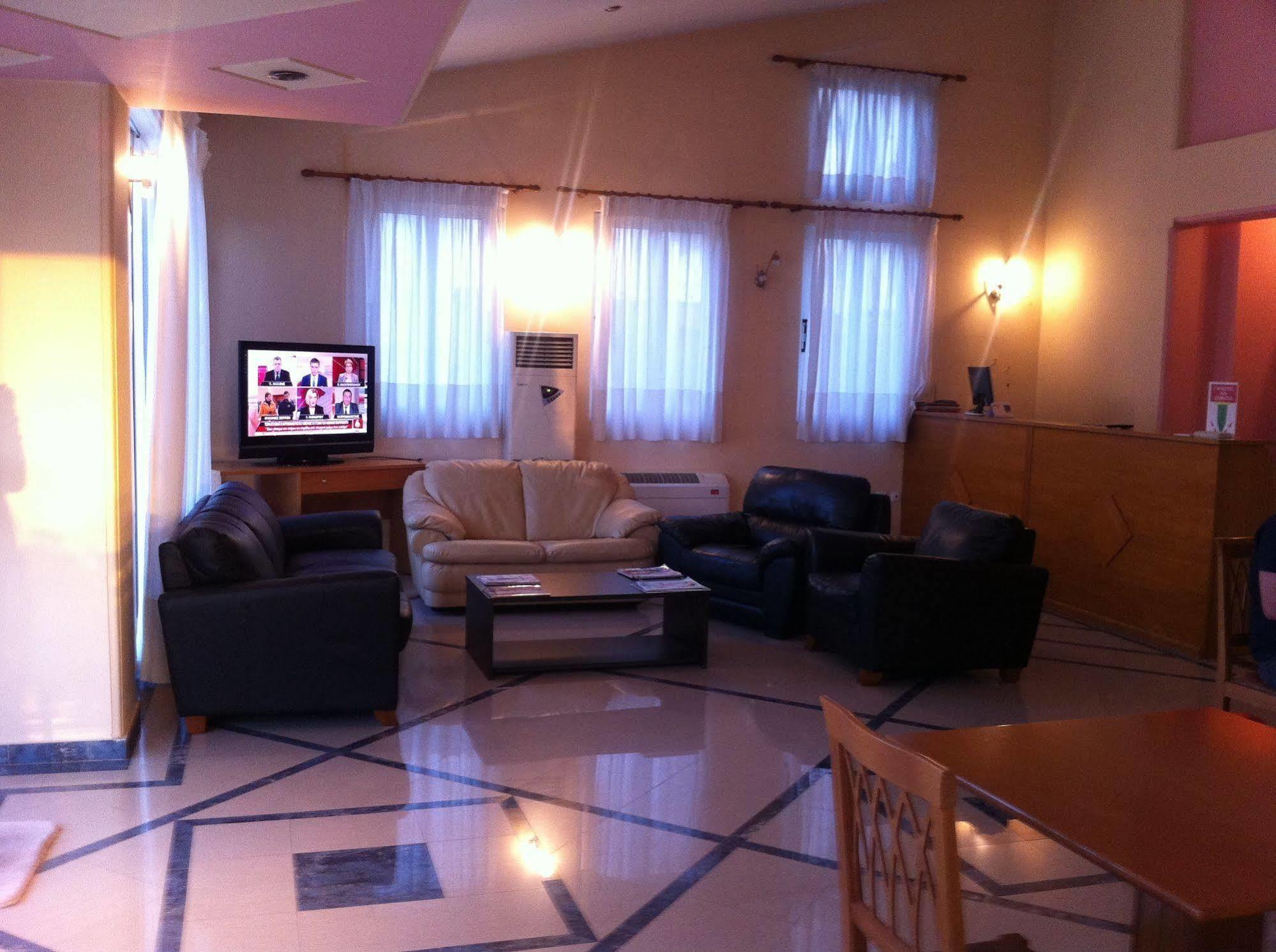 אתונה Cybele Guest Accommodation מראה חיצוני תמונה