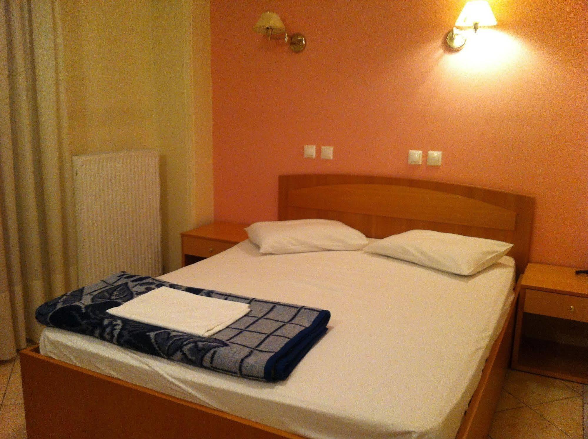 אתונה Cybele Guest Accommodation מראה חיצוני תמונה